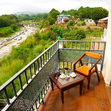 Aachman River And Valley View Resort Dharamshala - A Riverside Resort With Balcony View エクステリア 写真