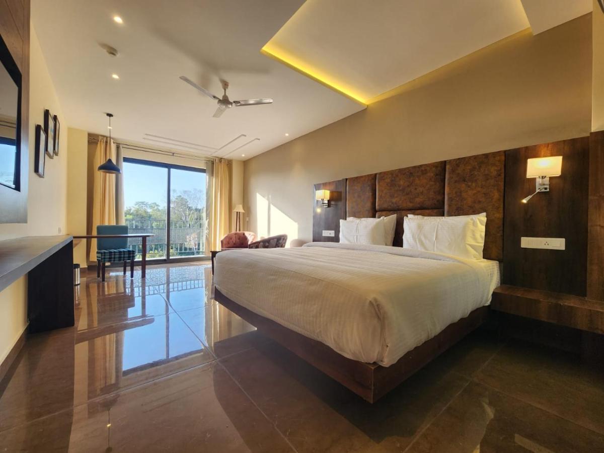 Aachman River And Valley View Resort Dharamshala - A Riverside Resort With Balcony View エクステリア 写真