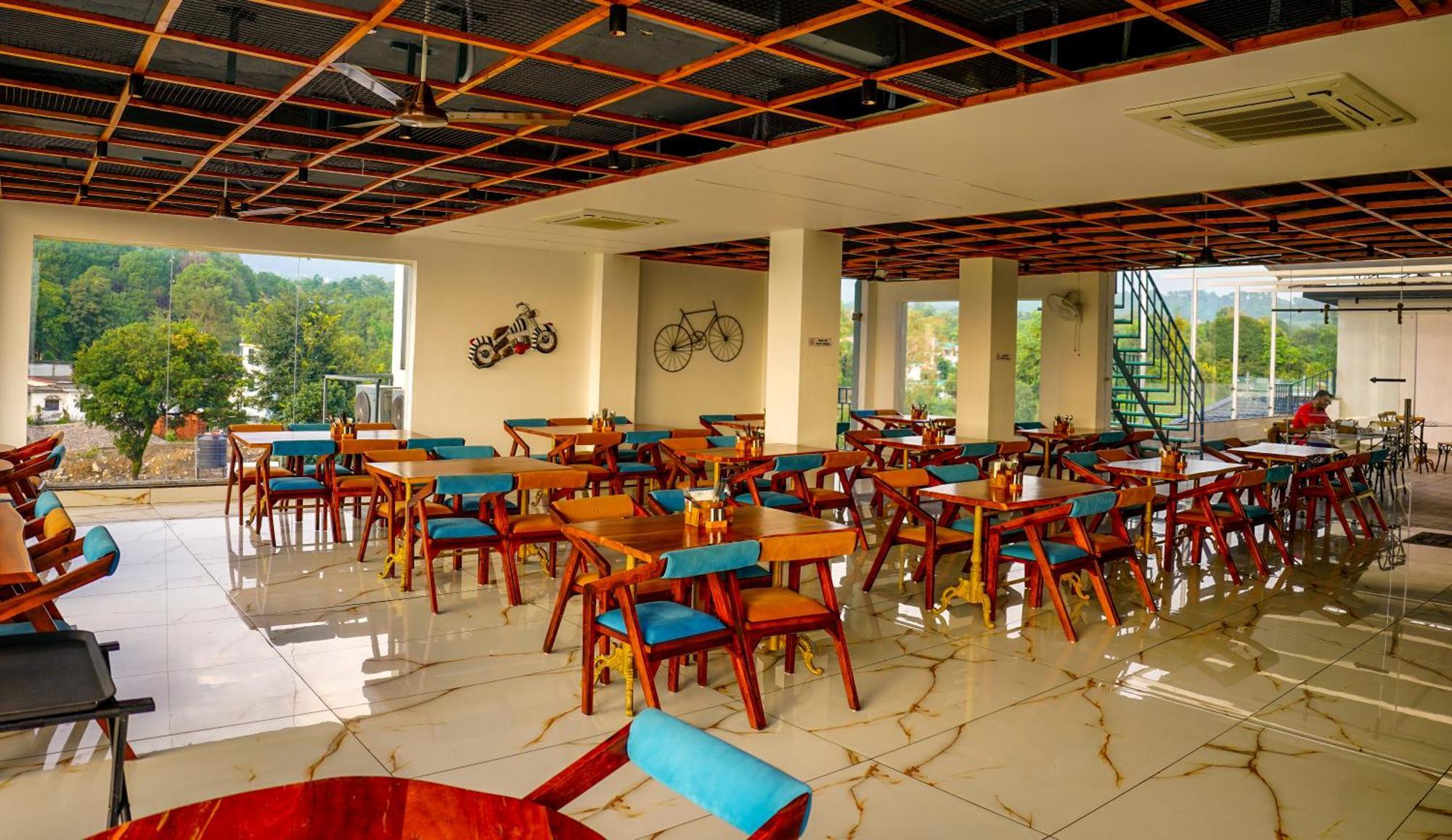 Aachman River And Valley View Resort Dharamshala - A Riverside Resort With Balcony View エクステリア 写真