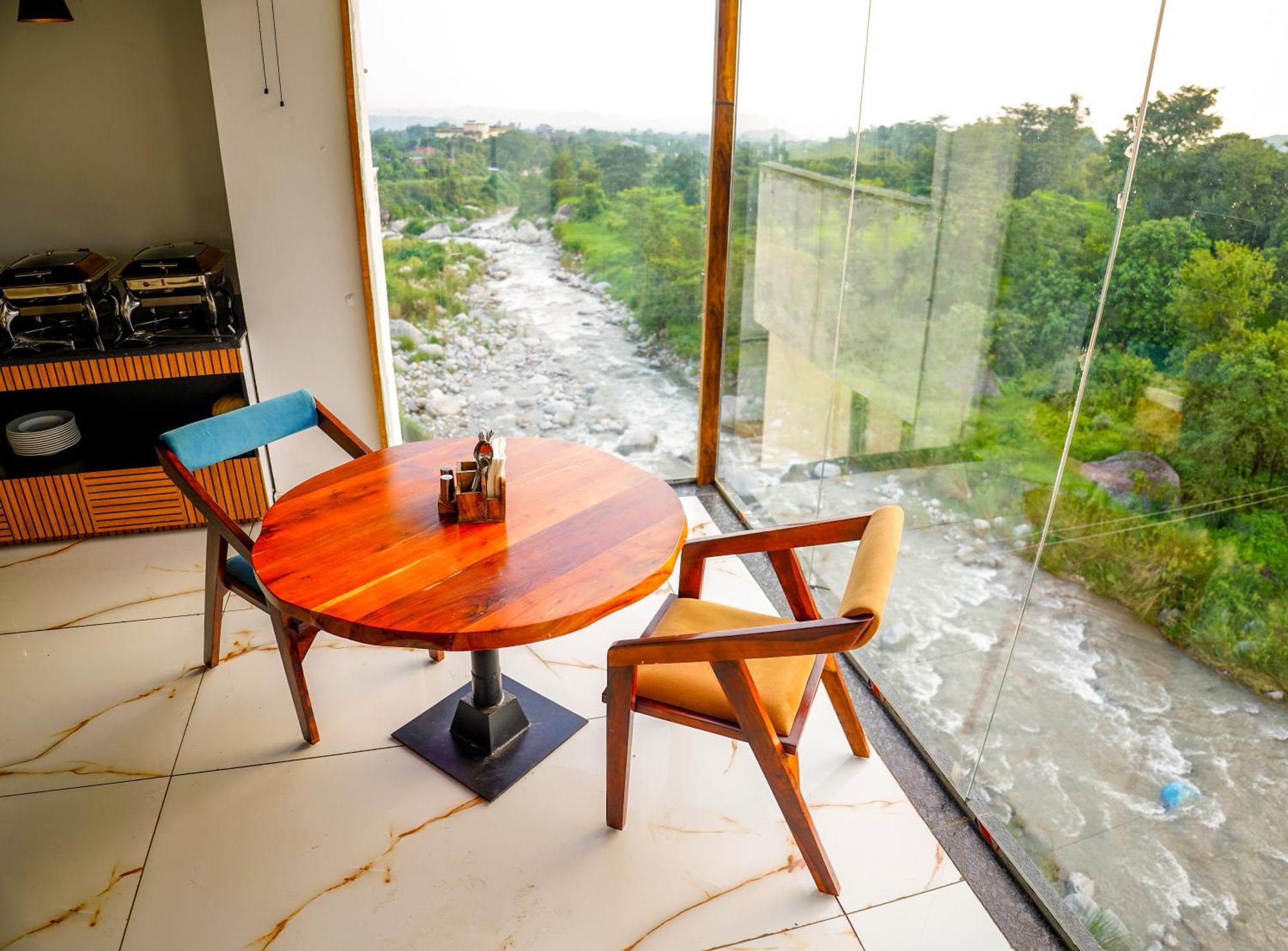 Aachman River And Valley View Resort Dharamshala - A Riverside Resort With Balcony View エクステリア 写真
