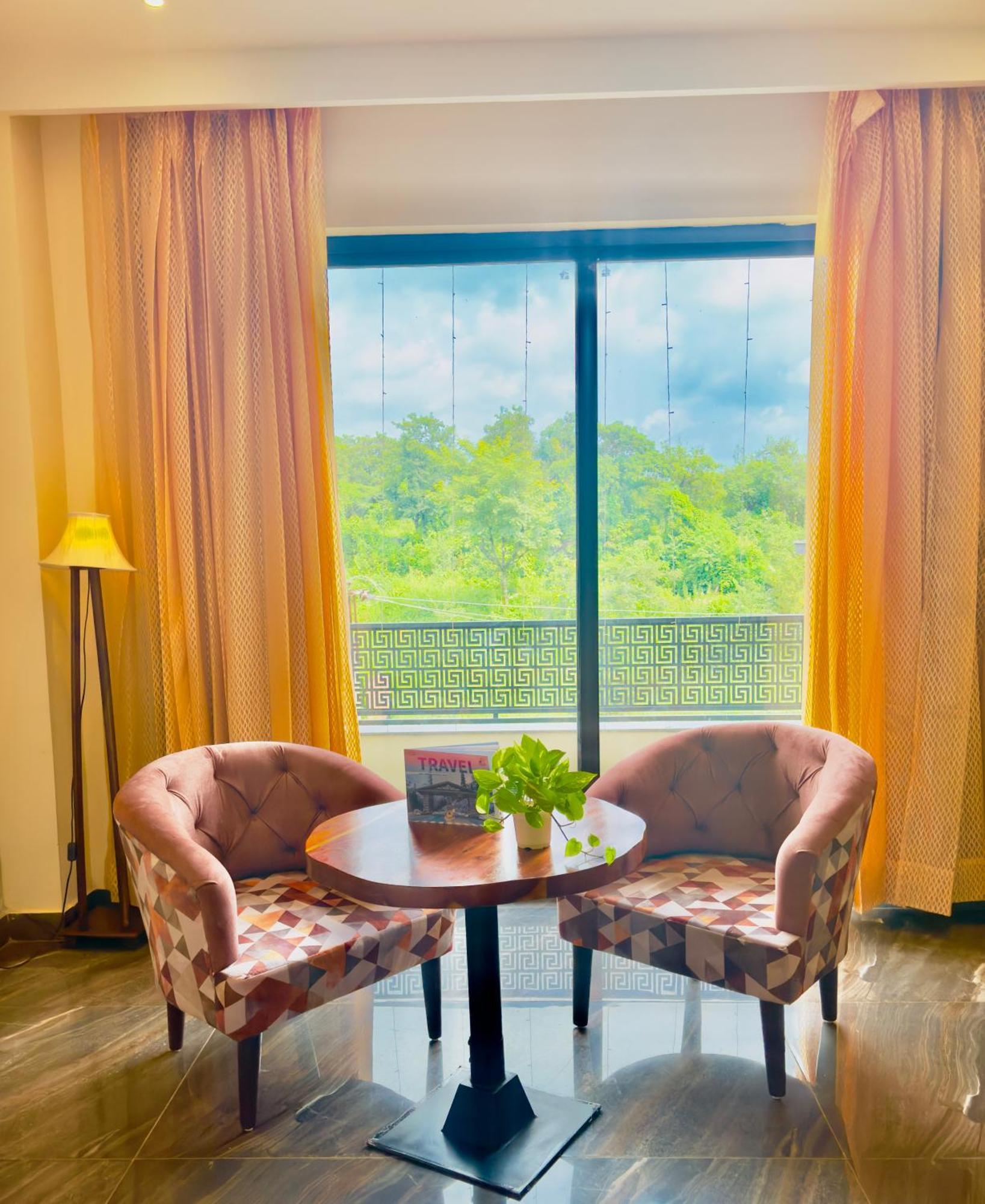 Aachman River And Valley View Resort Dharamshala - A Riverside Resort With Balcony View エクステリア 写真